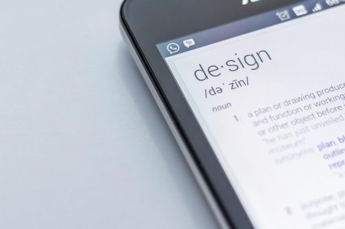 un écran de smartphone affichant la définition du mot design